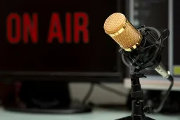 Tecuci Radio 106.1 FM logo