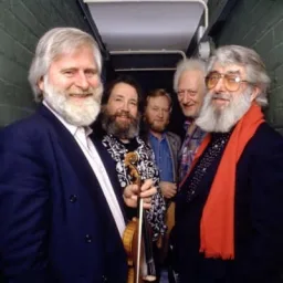 Logo da Exclusively The Dubliners