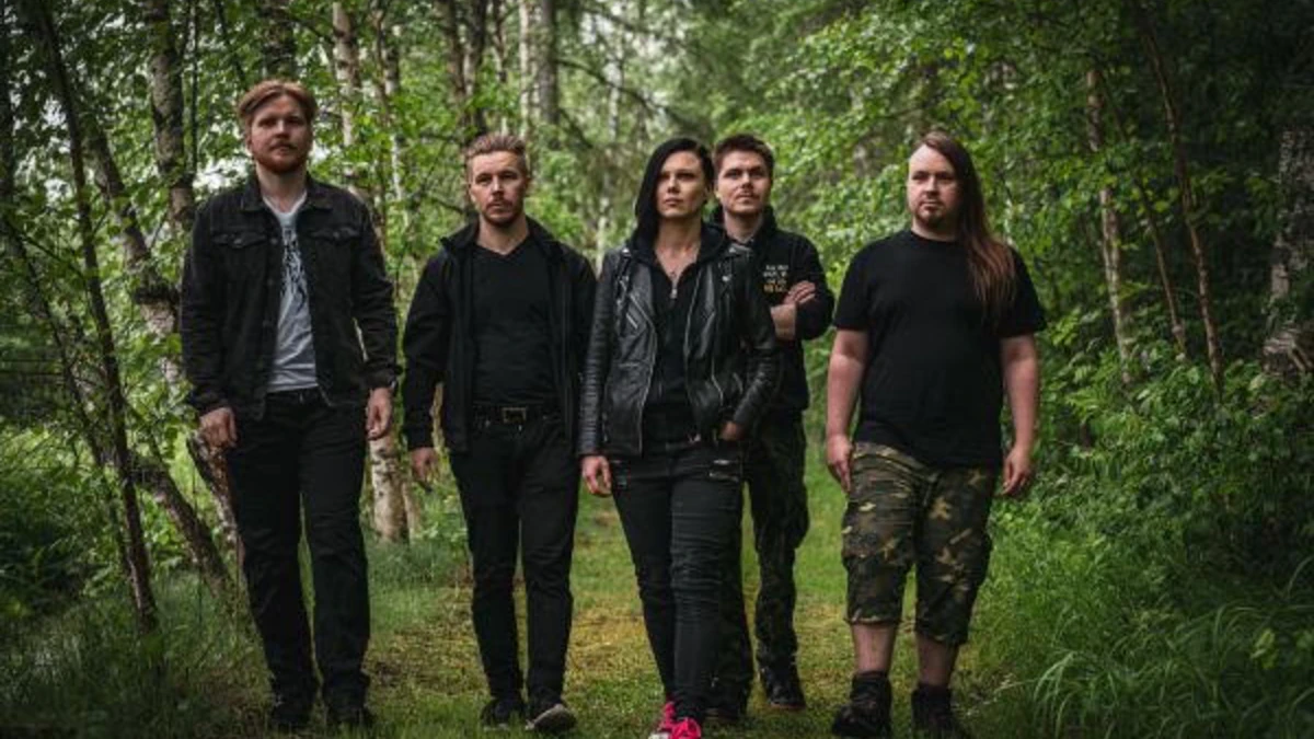 A banda finlandesa de death metal melódico Lights To Remain lançou o primeiro single e videoclipe